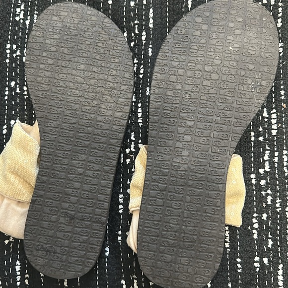 Sanuk yoga mat sandal, size 10, tan sequence, dark brown sole - Picture 3 of 4